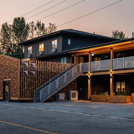 Vrge Revelstoke Hotell Exteriör bild