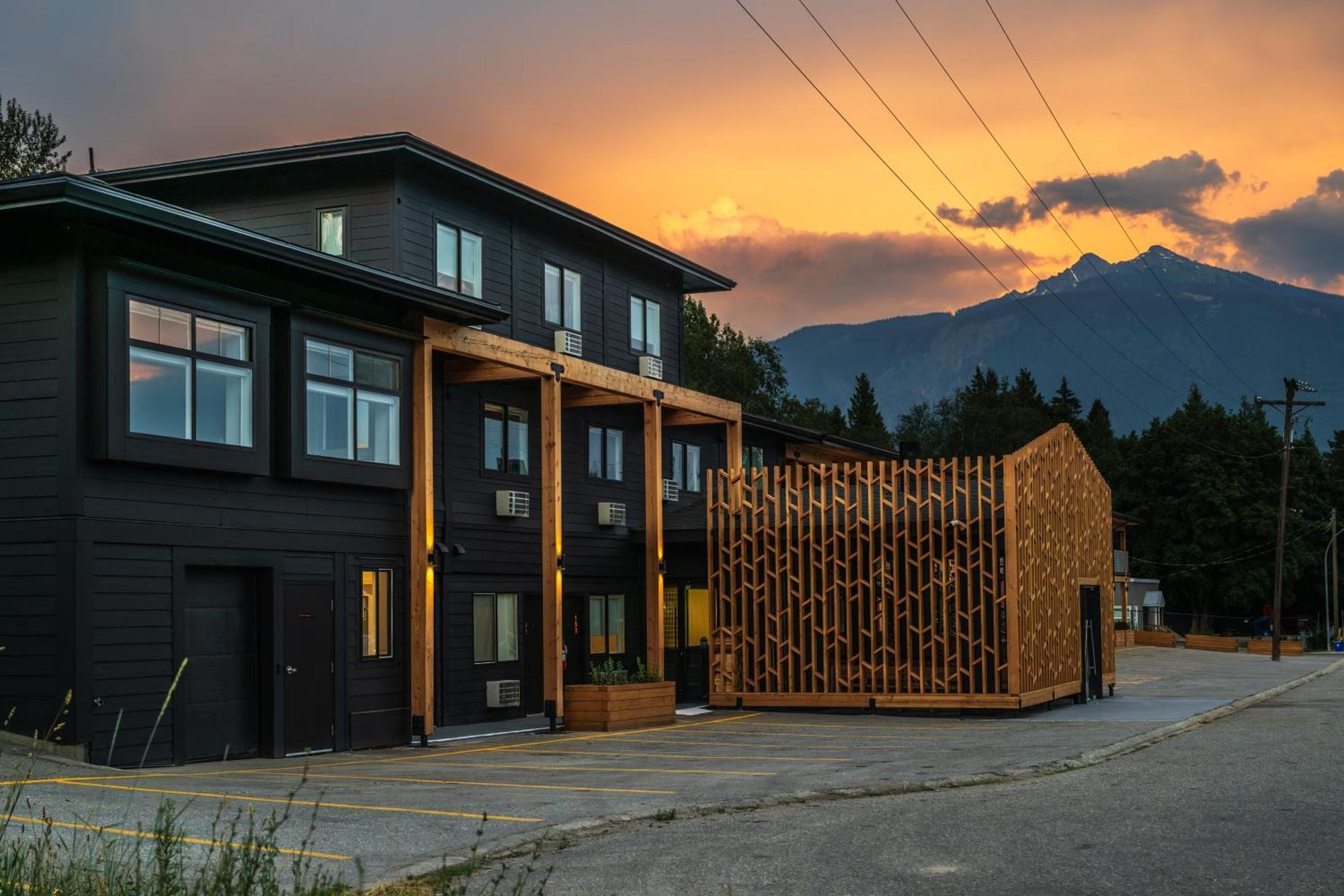 Vrge Revelstoke Hotell Exteriör bild