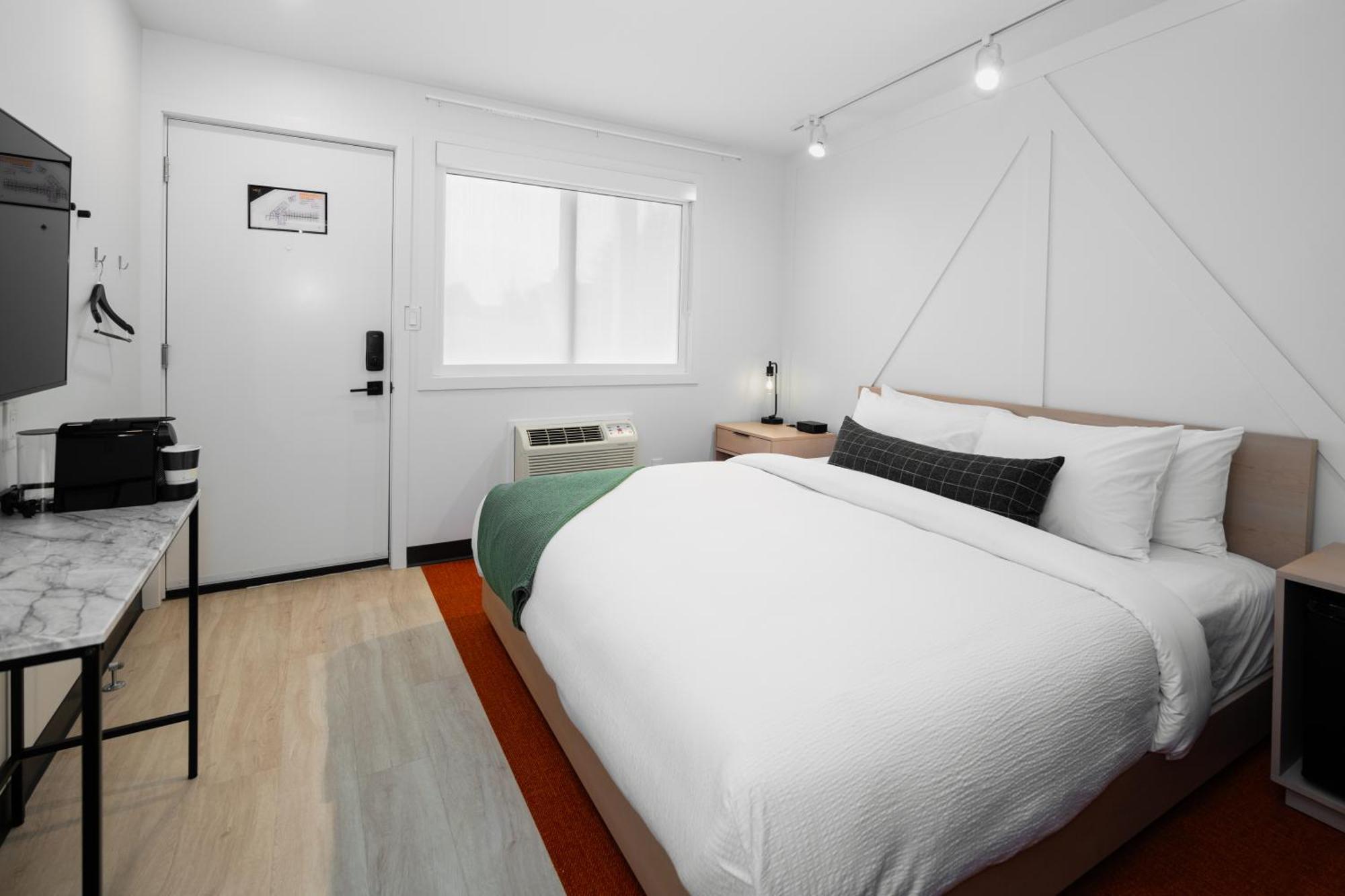 Vrge Revelstoke Hotell Exteriör bild