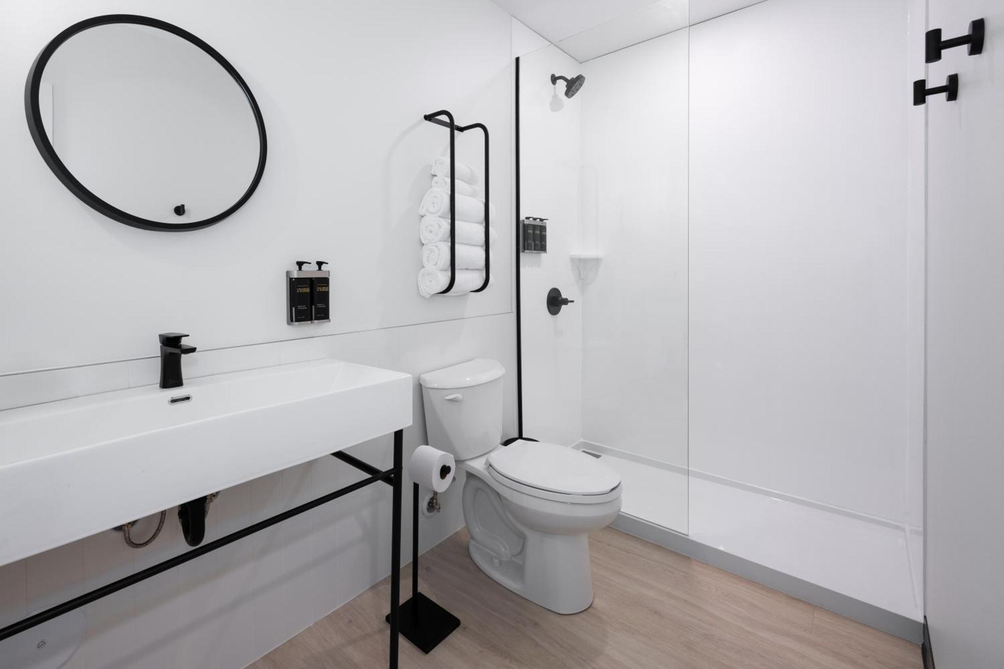Vrge Revelstoke Hotell Exteriör bild