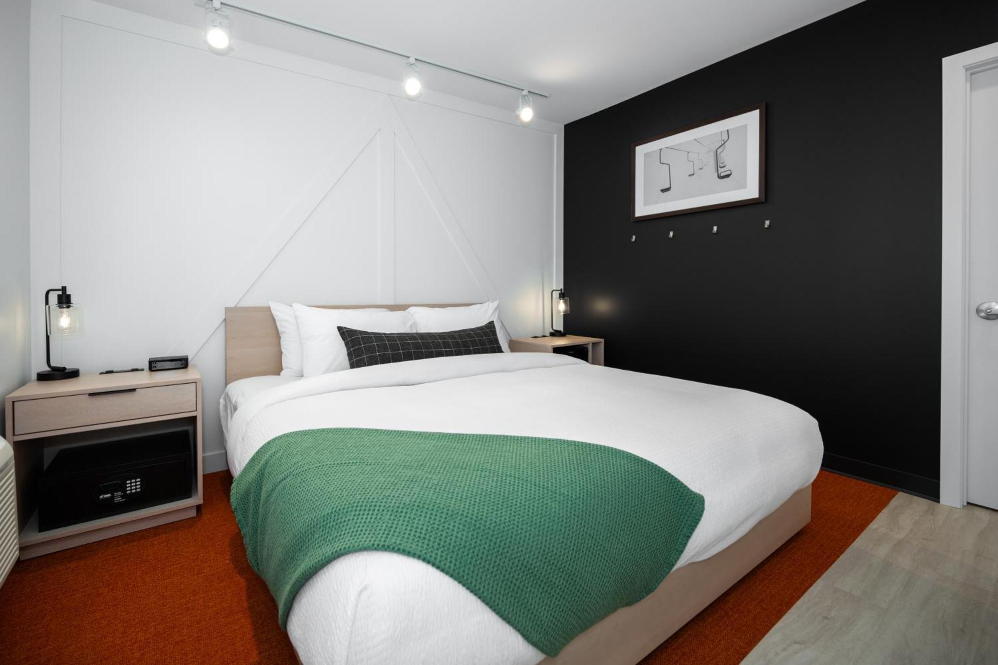 Vrge Revelstoke Hotell Exteriör bild