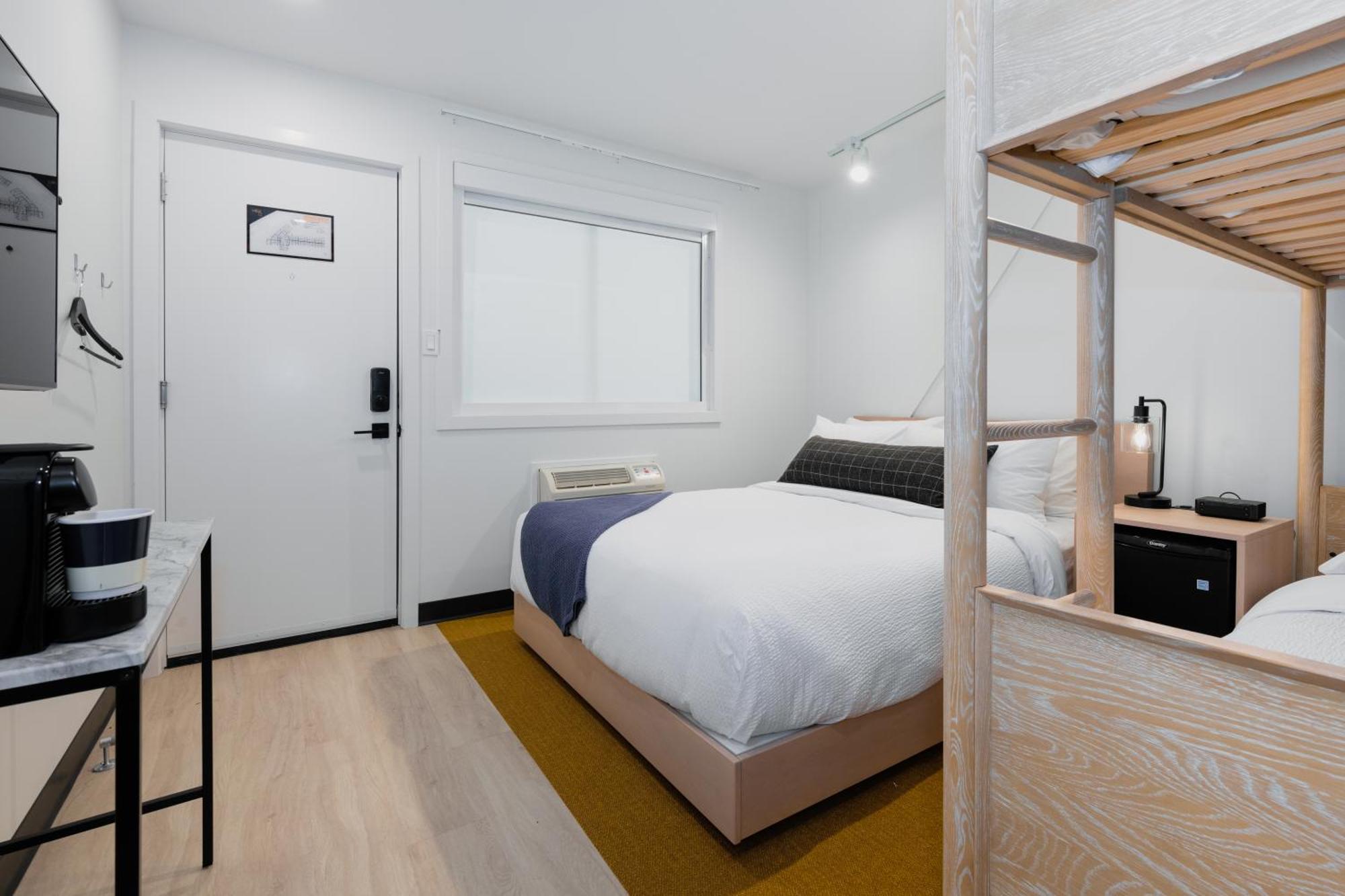 Vrge Revelstoke Hotell Exteriör bild