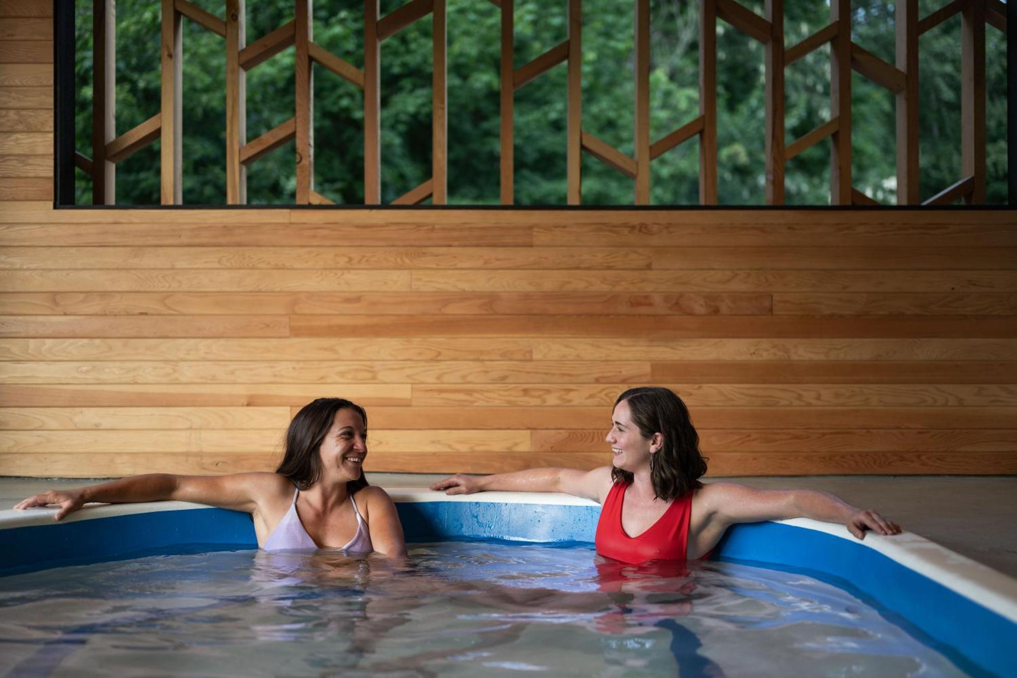 Vrge Revelstoke Hotell Exteriör bild