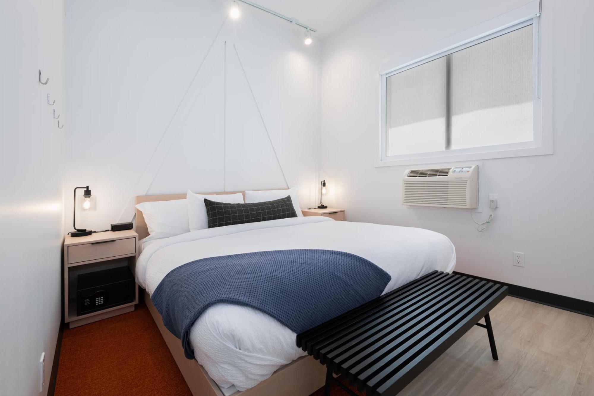 Vrge Revelstoke Hotell Exteriör bild