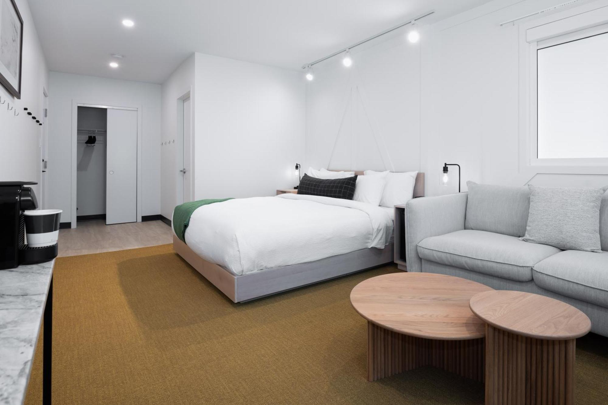 Vrge Revelstoke Hotell Exteriör bild